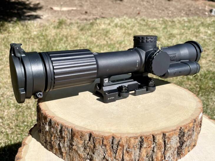 Trijicon VCOG 1-8x28 Red USMC SCO Circle / Crosshair - Lightly Used